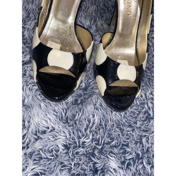 Valentino Garavani Patent Leather Polka Dot Black and White Pumps, EU 38 / US 7 - Picture 4 of 11